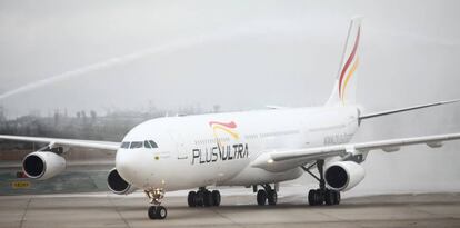 Un avión de la aerolínea española Plus Ultra