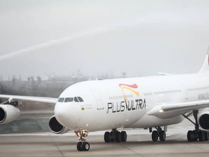 Un avión de la aerolínea española Plus Ultra