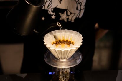 El tiempo de exposición del café, en este caso, es de dos minutos y 15 segundos para un café de Etiopía lavado del tostador Right Side Coffee.