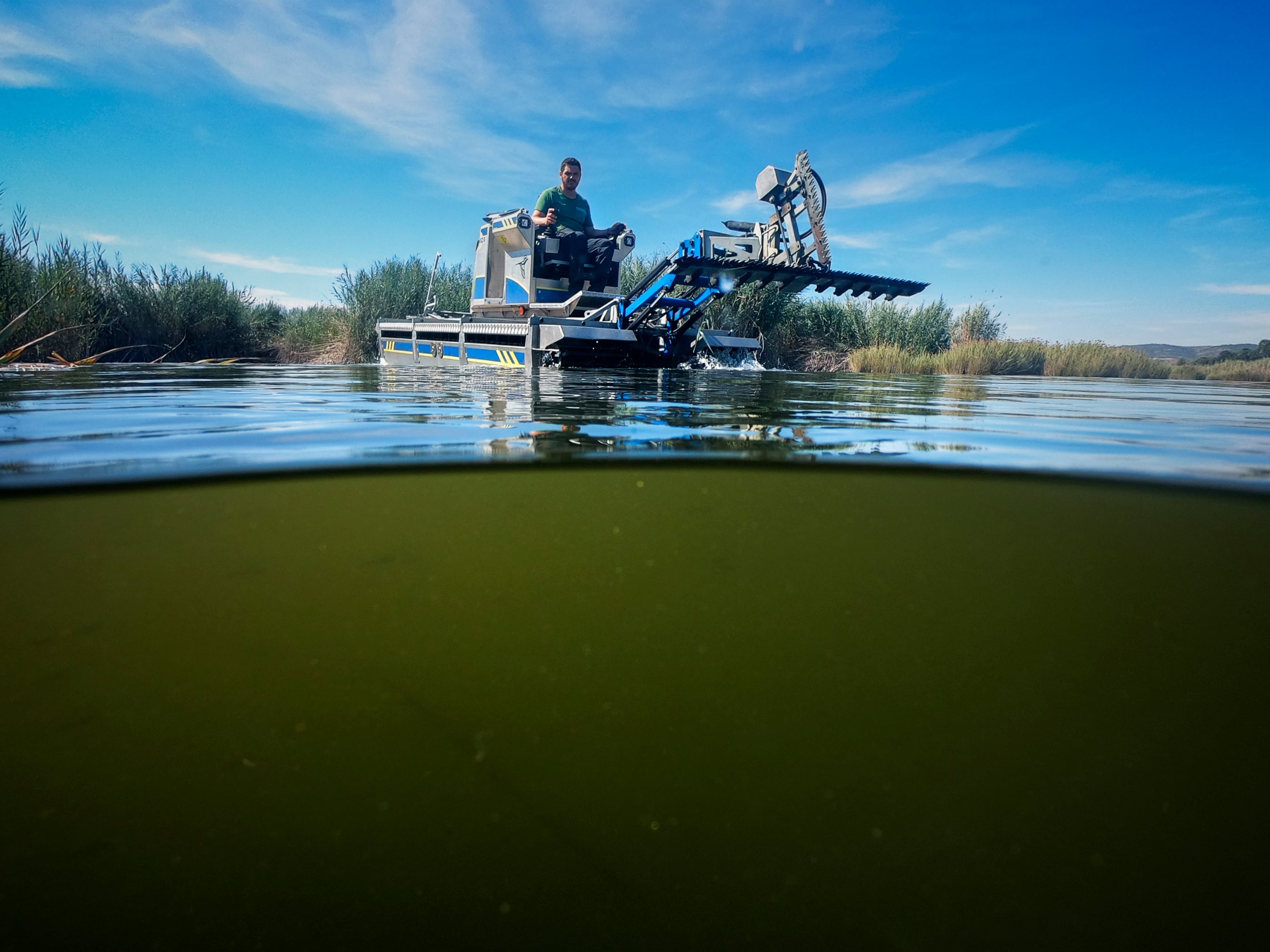 Pans et machines amphibiens pour le sauvetage climatique dans les zones humides