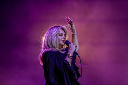 La cantante Bonnie Tyler, durante un concierto en el Hipódromo de la Zarzuela, el 30 de julio de 2021, en Madrid.