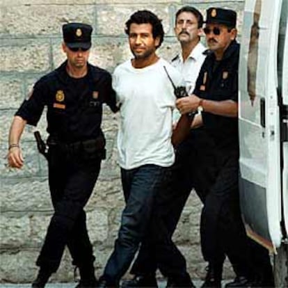 Mohamed Bensakria, tras ser detenido en Alicante en junio pasado.
