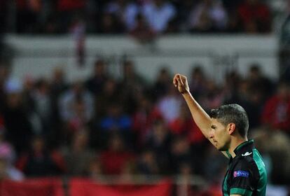 Salva Sevilla, del Betis celebra tras marcar su gol, que significó el 0-2 en el Sevilla-Betis.