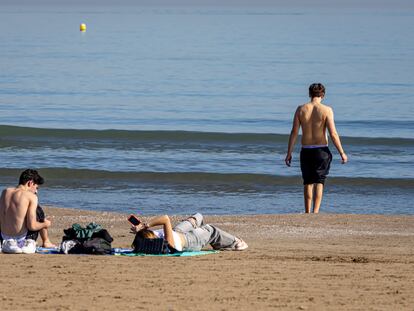 Dos sexagenarios, de nacionalidad alemana, fallecen ahogados en la playa de Arenales de Elche