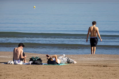 Dos sexagenarios, de nacionalidad alemana, fallecen ahogados en la playa de Arenales de Elche