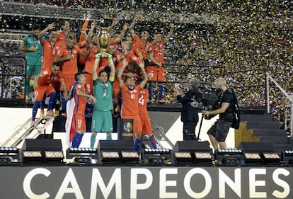 Final de la COPA America. Chile celebra su victoria sobre Argentina en el MetLife Stadium de East Rutherford, New Jersey, el pasado 26 de junio. 