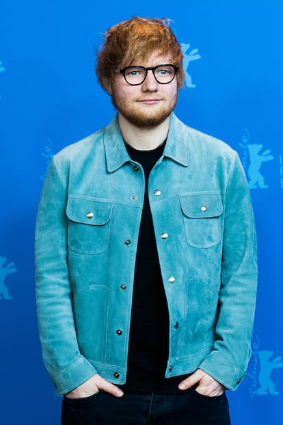 Ed Sheeran -


El cantante británico sorprendió a todos al confesar que el año sabático que se tomó en 2016 fue en realidad un parón obligado para desintoxicarse del abuso de sustancias. Aunque no especificó a qué drogas estaba enganchado, Sheeran sí se sinceró sobre un consumo que comenzó de manera gradual en fiestas y terminó escapando a su control. “De repente me encontré tomando esas sustancias yo solo. No podía seguir así. No podía escribir música de esa manera. Tampoco actuar. Me he esforzado mucho toda mi vida para llegar a donde estoy como para perderlo todo por algo que ocurría durante mi tiempo libre”, explicó en The Jonathan Ross Show. Una experiencia que transformaría después en canciones de su disco Divide, el más vendido en todo el mundo en 2017.