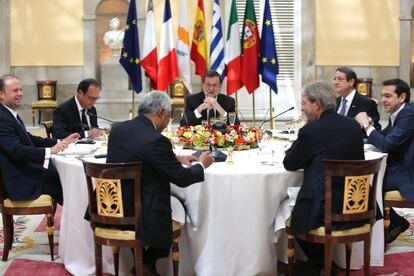 Según Rajoy, la cumbre es una muestra de "diálogo fructífero, responsable y con altura de miras para más y mejor Europa" En la imagen, los mandatarios del sur de Europa durante la reunión en el Palacio del Pardo.