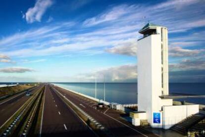 Torre de observação do dique Afsluitdijk.