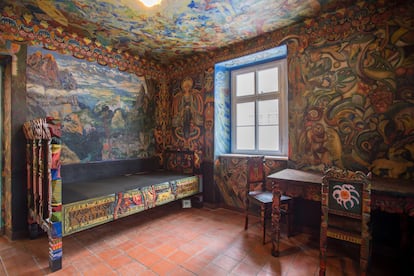 Una de las coloridas salas del museo de Josef Váchal-Portmoneu.