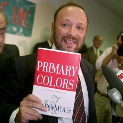 El periodista de 'Newsweek' Joe Klein, acabó confesando, tras meses negando la evidencia, que era el autor del superventas anónimo 'Colores primarios', que se publicó en 1996.