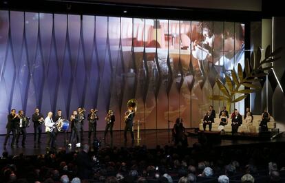 Ceremonia de clausura del 69º Festival de Cannes, en Cannes, que por primera vez en la historia del festival, se proyectó la película ganadora de la Palma de Oro en la ceremonia de clausura.