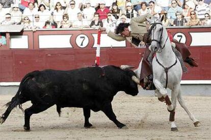 El rejoneador Diego Ventura en un momento de la corrida de ayer.