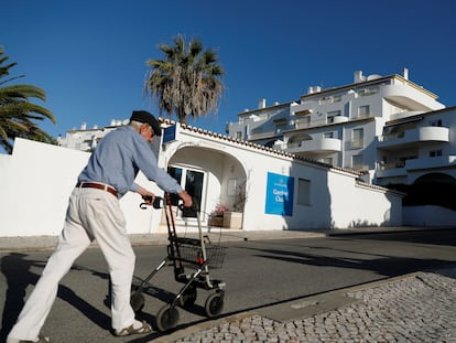 Bloque de apartamentos en el que desapareció Madeleine en Praia da Luz, este sábado.