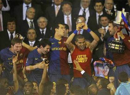 Los jugadores del Barcelona celebran su triunfo en la última Champions League.
