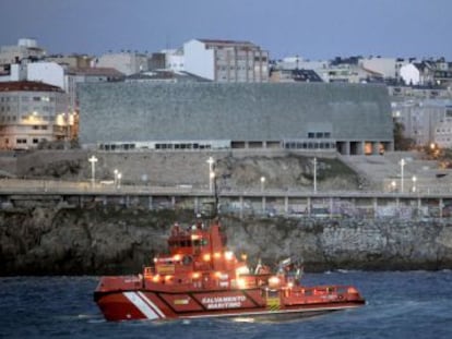 Dos embarcaciones trabajan en las labores de búsqueda.