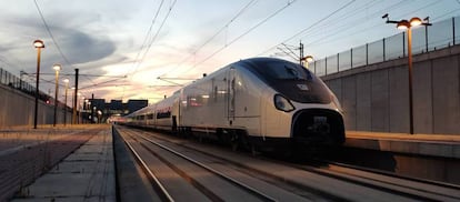 Unidad del tren de alta velocidad Talgo Avril, encargada por Renfe.