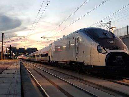 Unidad del tren de alta velocidad Talgo Avril, encargada por Renfe.