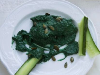 ¿Es cierto que la espirulina tiene más proteínas que la carne?