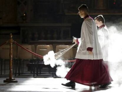 La Iglesia no puede despedir a un médico por estar casado por lo civil