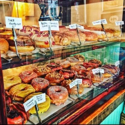 Mostrador de Dun-well Doughnuts, en Brooklyn (Nueva York).