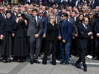 Paolo Berlusconi, Eleonora Berlusconi, Barbara Berlusconi, Luigi Berlusconi, Marina Berlusconi y Pier Silvio Berlusconi en el funeral de Estado de su padre, Silvio Berlusconi, en la catedral de Milán, el 14 de junio de 2023.