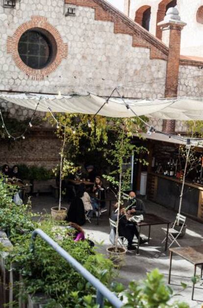 Terraza de la Cantina de la Cineteca, en Matadero Madrid.