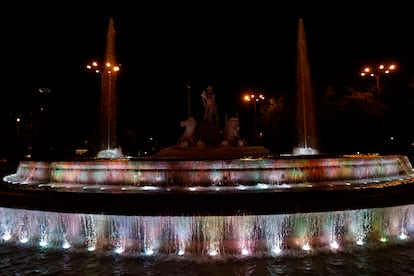 La madrileña plaza de Neptuno iluminada este miércoles.