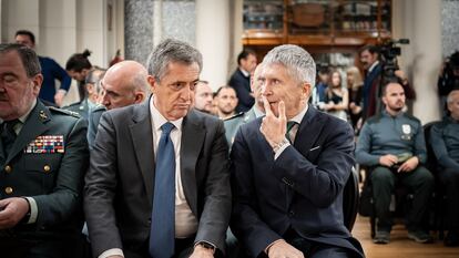 El director general de la Guardia Civil, Leonardo Marcos, junto al ministro del Interior, Fernando Grande-Marlaska, en un acto del instituto armado celebrado el pasado diciembre.