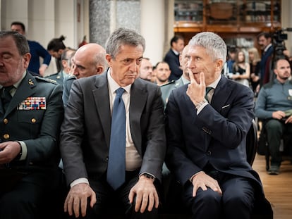 El director general de la Guardia Civil, Leonardo Marcos, junto al ministro del Interior, Fernando Grande-Marlaska, en un acto del instituto armado celebrado el pasado diciembre.