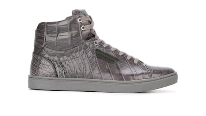 Dolce & Gabbana

Estas zapatillas de piel de cocodrilo gris están a la venta por un precio aproximado de 6.000 euros.