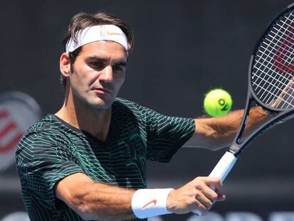 Federer, entrena este miércoles en el Melbourne Park.,