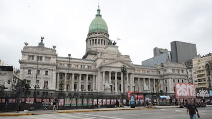 El Congreso argentino debate la reforma laboral de Milei en medio de una huelga masiva