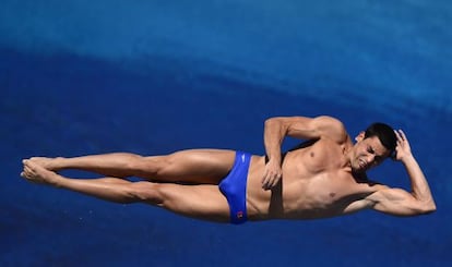 Javier Illana ejecuta un salto de las semifinales de tres metros.