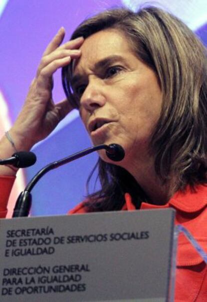 La ministra de Sanidad, Servicios Sociales e Igualdad, Ana Mato, interviene durante la jornada conmemorativa del Día Internacional de las Mujeres.