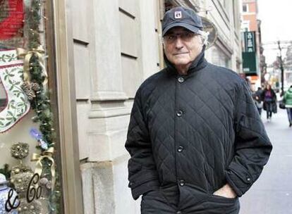Bernard Madoff vuelve a su apartamento en Nueva York tras declarar ante el juez.