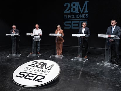 Los candidatos a la Generalitat Valenciana, de izquierda a derecha Héctor Illueca (Podemos), Carlos Flores (Vox), Joan Baldoví (Compromís), Mamen Peris (CS), Carlos Mazón (PP) y Ximo Puig (PSPV).