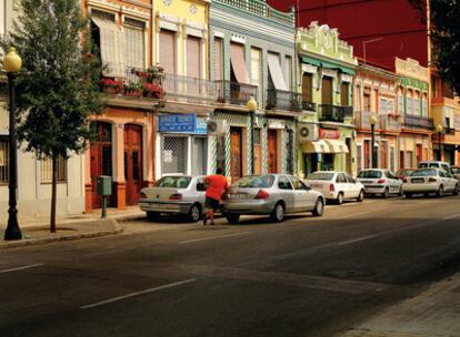 Ni este título, por su interés cultural, ni las peticiones del vecindario, ni la posición en contra del Ministerio de Cultura parecen bastar para frenar el plan del Ayuntamiento valenciano que planea una Avenida que arrasará el barrio