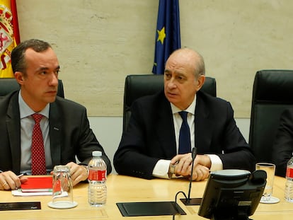 Francisco Martínez y Jorge Fernández, en el Ministerio del Interior, en febrero de 2016.