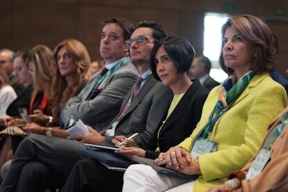 Susana Muhamad (al centro), ministra del Medio Ambiente de Colombia.