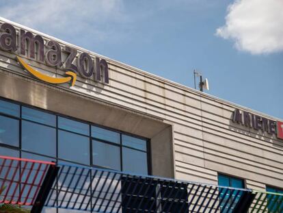 Almacén de Amazon en Arzano (Italia).