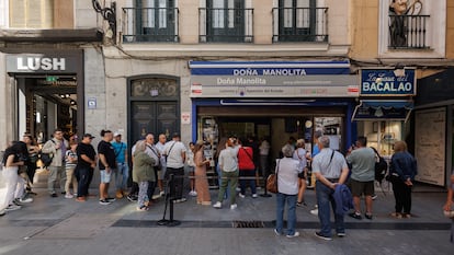 Colas frente a la administración de Doña Manolita, en Madrid, el 27 de noviembre.