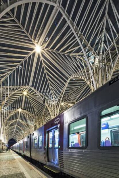 La estación de Oriente, de Santiago Calatrava, en el barrio Parque de las Naciones de Lisboa.