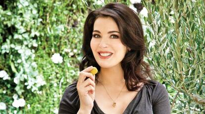 La chef británica Nigella Lawson también parece muchas cosas que luego no es. Por ejemplo, controvertida.