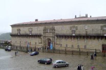 Vista de la fachada principal del hostal de los Reyes Católicos. EFE/Archivo