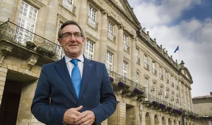 El alcalde de Santiago en la plaza del Obradoiro 