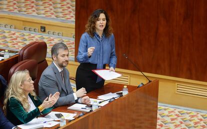 La presidenta de la Comunidad de Madrid, Isabel Díaz Ayuso, interviene en la sesión de control del pleno de la Asamblea de Madrid celebrado este jueves.