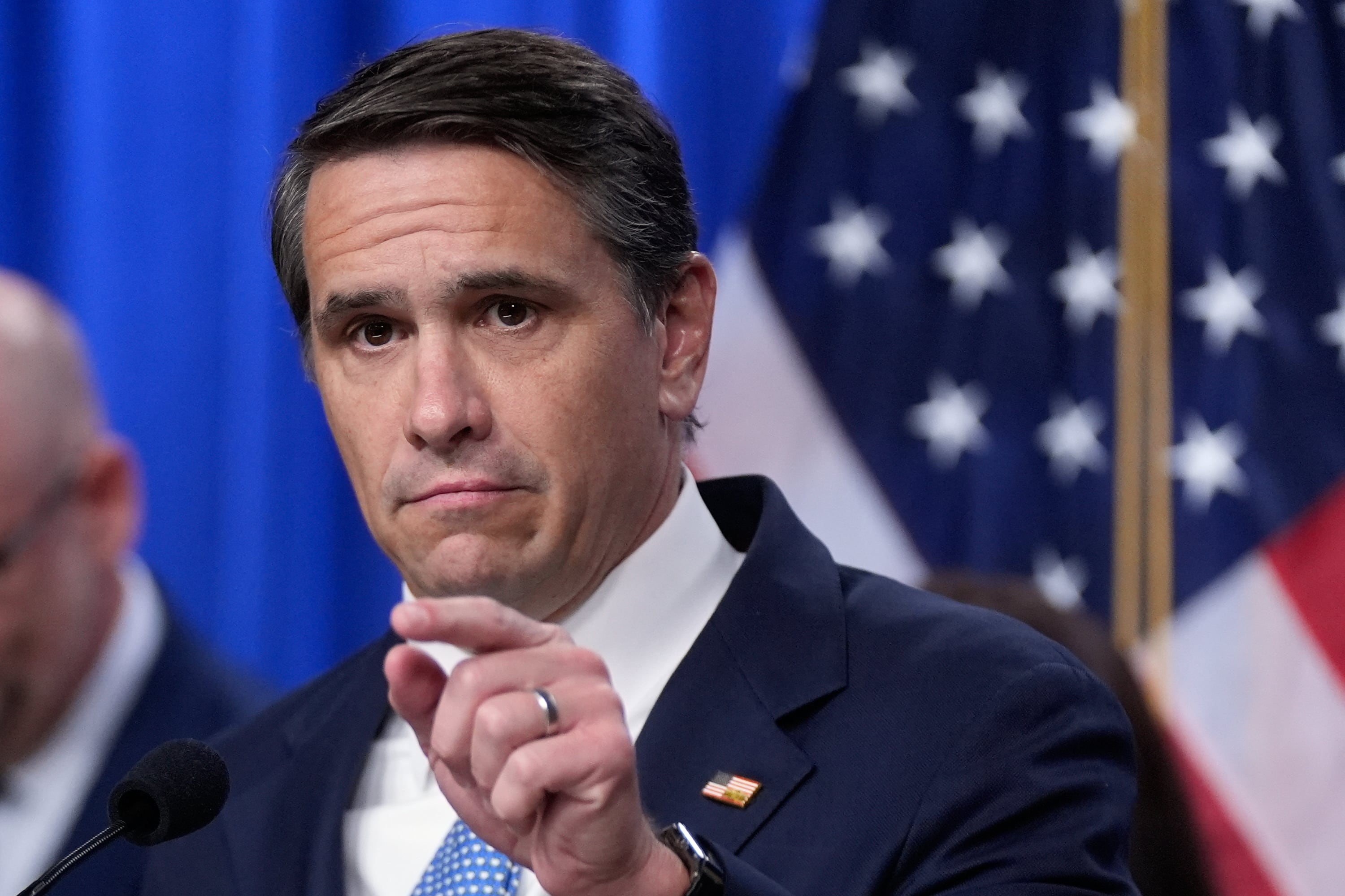 Todd Blanche, candidato a fiscal general de EE UU, retira el fondo millonario para compensar a los aliados de Trump