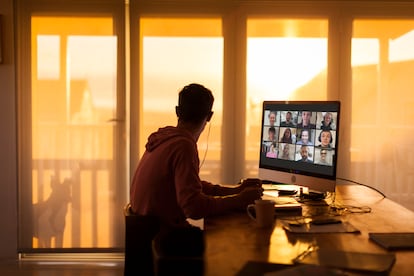 Un alumno durante una clase 'online'.