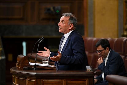 El diputado de Sumar Enrique Santiago interviene en el debate sobre la reforma de la ley general penitenciaria celebrado este martes en el Congreso de los Diputados.